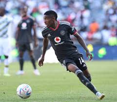 Orlando Pirates Prepare to Decide Whether to Sell Star Winger Monnapule Saleng Amid European Interest and Transfer Rumors in South Africa