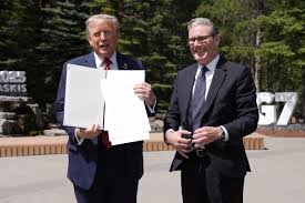 Donald Trump overshadows Keir Starmer during tense G7 press conference in Canada after trade deal papers fall to the floor