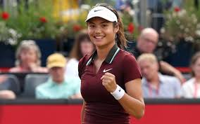 Emma Raducanu reclaims British No1 title as she defeats Rebecca Sramkova in commanding Queen’s Club performance