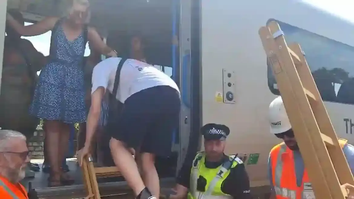 Passengers force open train doors and jump onto tracks after being trapped in suffocating heat on broken train in south London