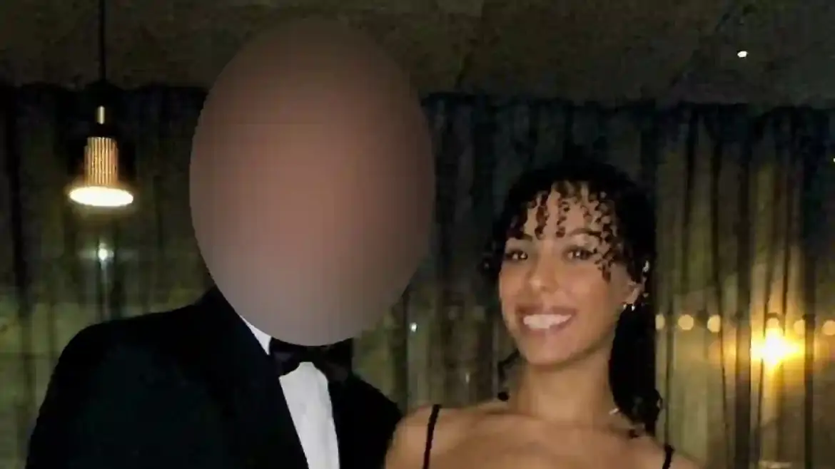 Heartbroken UK student exposes cheating boyfriend by hand-delivering printed sexts in a sympathy card at his bar job