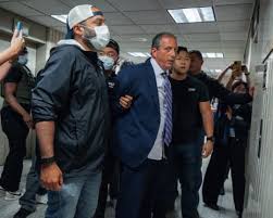 ICE agents arrest mayoral candidate Brad Lander outside New York immigration court after escorting undocumented immigrant