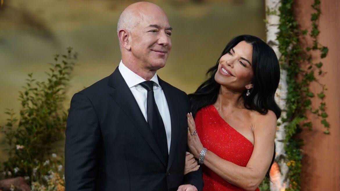 Accidental Photo of Tour Staff in Venice Confirms Celebrity Names and Fashion Designers Involved in Bezos and Sanchez’s Multi-Day Wedding
