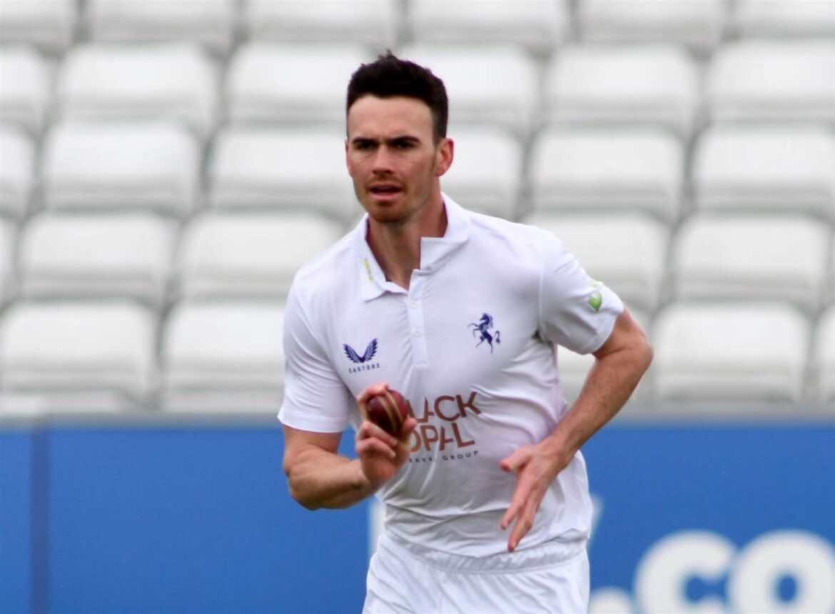 Kent County Cricket Club Faces Potential Departures of Key Players Nathan Gilchrist and Tawanda Muyeye as County Squad Faces Offseason Shake-up