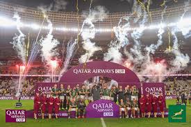 Qatar Airways performs dramatic low-altitude