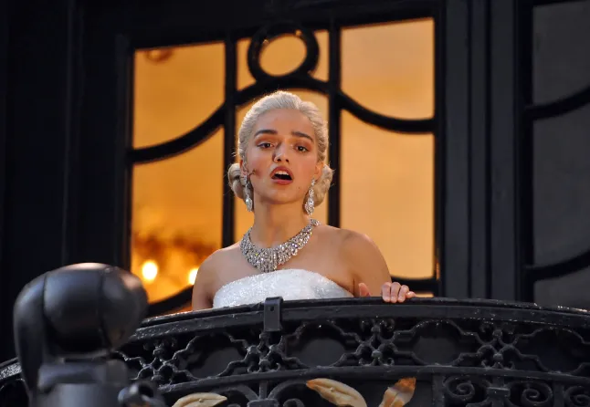 Zegler reignites public debate as Evita’s West End run adds modern warnings and sparks fury with balcony performance across London audience
