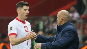 Robert Lewandowski considers making shock return to Poland national team after coach Michal Probierz resigns in Warsaw fallout