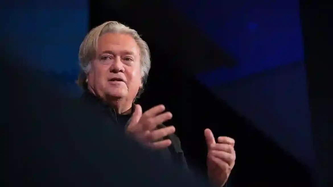 Former White House advisor Bannon slams Israeli government for fueling fears and escalating US involvement in Iran tensions from afar