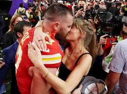 Taylor Swift kisses Travis Kelce during Stanley Cup Final in Florida as fans speculate about secret wedding and hidden jewelry clues