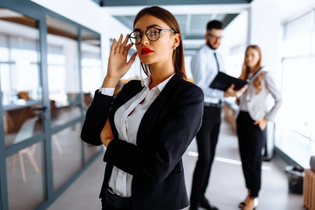 Study reveals attractive employees earn nearly twenty thousand dollars more in American workplaces where looks are quietly shaping salaries