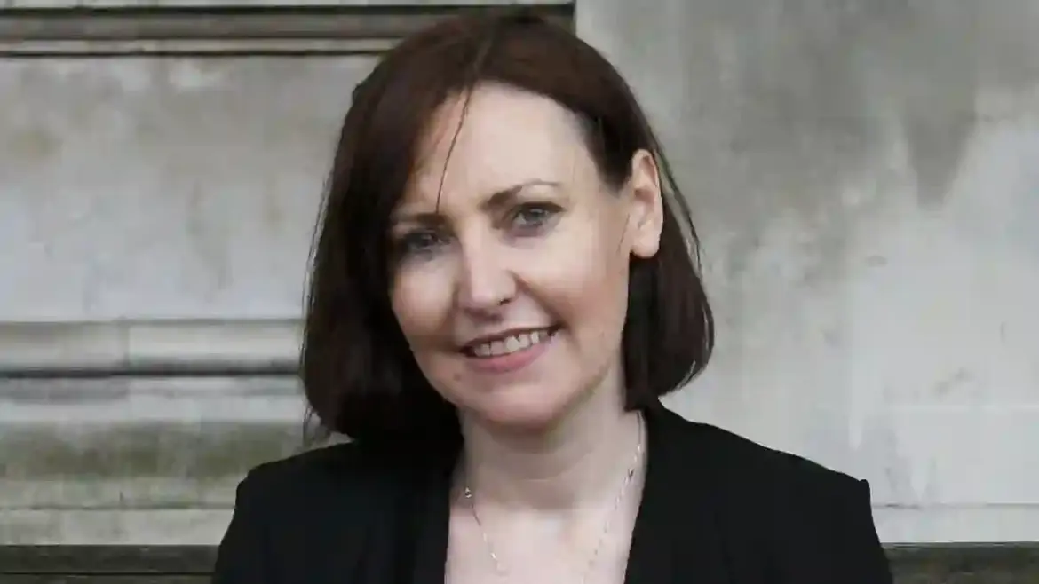 Vicky Foxcroft becomes first Labour frontbencher to resign over welfare proposals that threaten disability support in UK