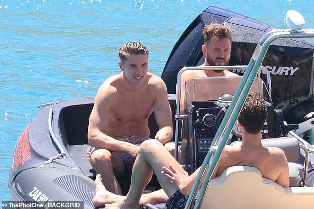 Viktor Gyokeres enjoys Greek island break while Sporting CP and Premier League clubs wrestle over his massive €100m valuation