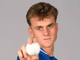 England cricket team invites teenage fast bowler Eddie Jack to train with Test squad at Headingley in Leeds