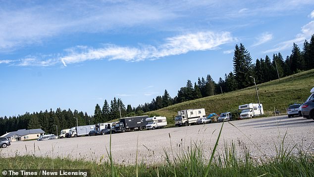 Caravans parked in Les Fourgs