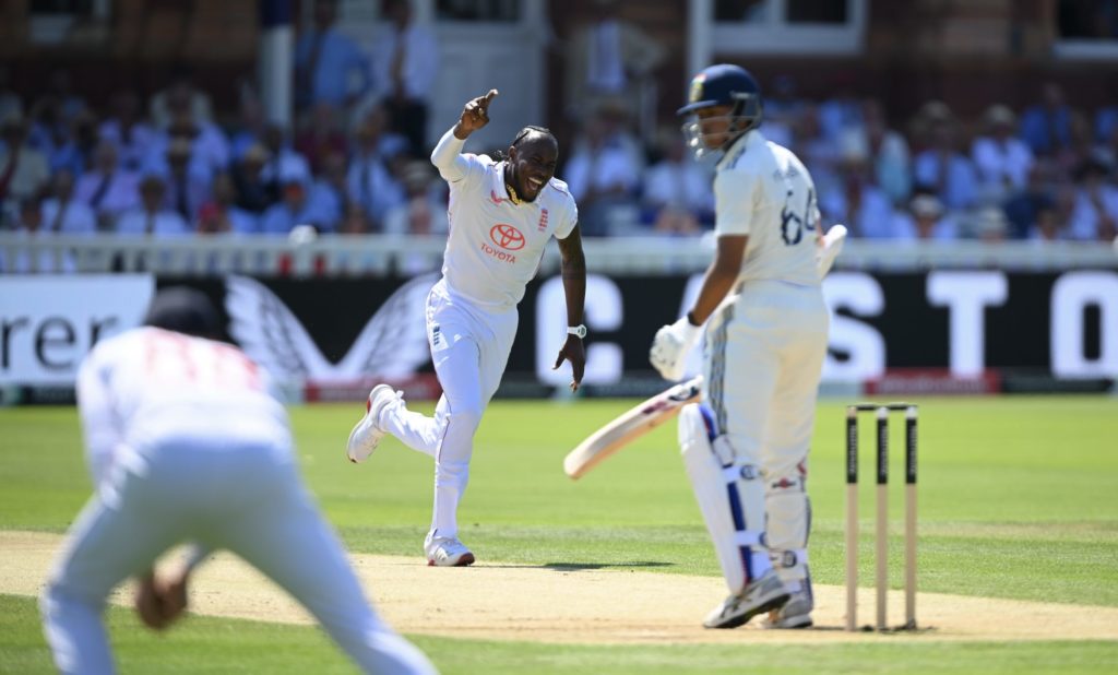 Lord’s crowd erupts as Jofra Archer claims long-awaited Test wicket and Jamie Smith anchors England to a strong first-innings total
