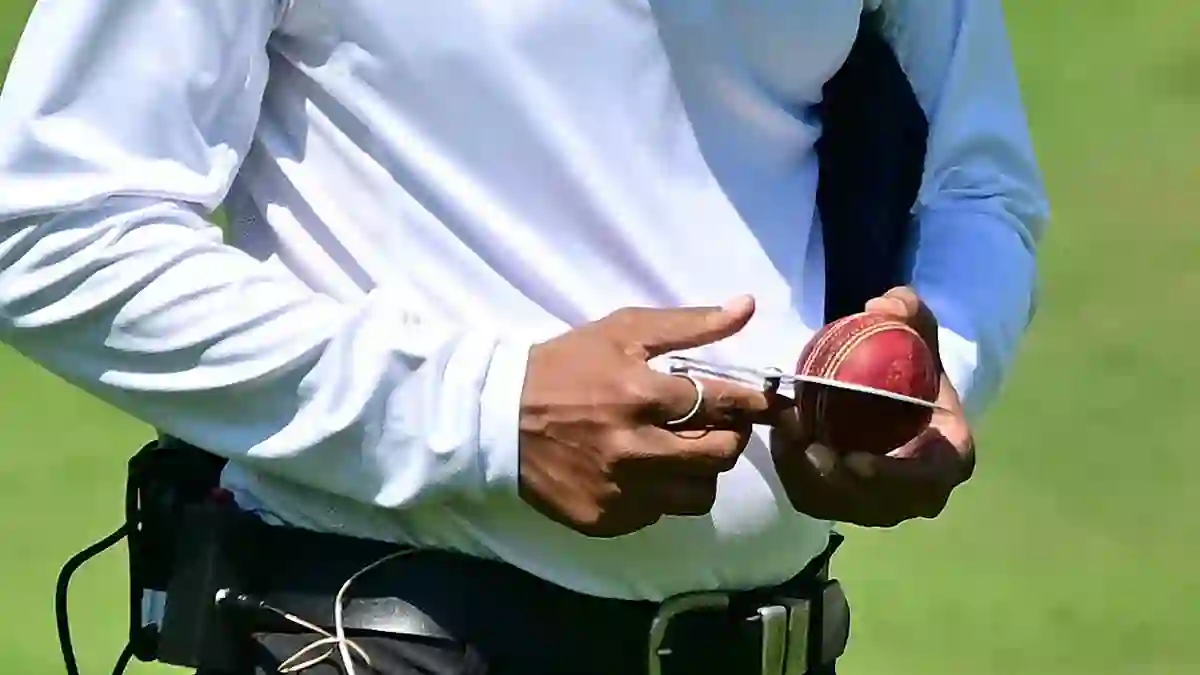 Stuart Broad criticises constant ball changes as England and India struggle with Dukes quality at Lord’s during chaotic test match