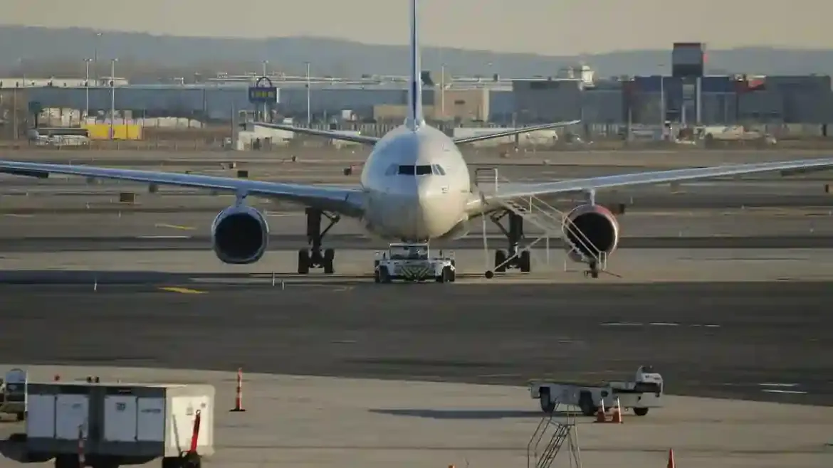 Air Traffic Control Radio Outage Grounds All Incoming Flights at Newark Liberty Airport Causing Widespread Delays Across US and Canada