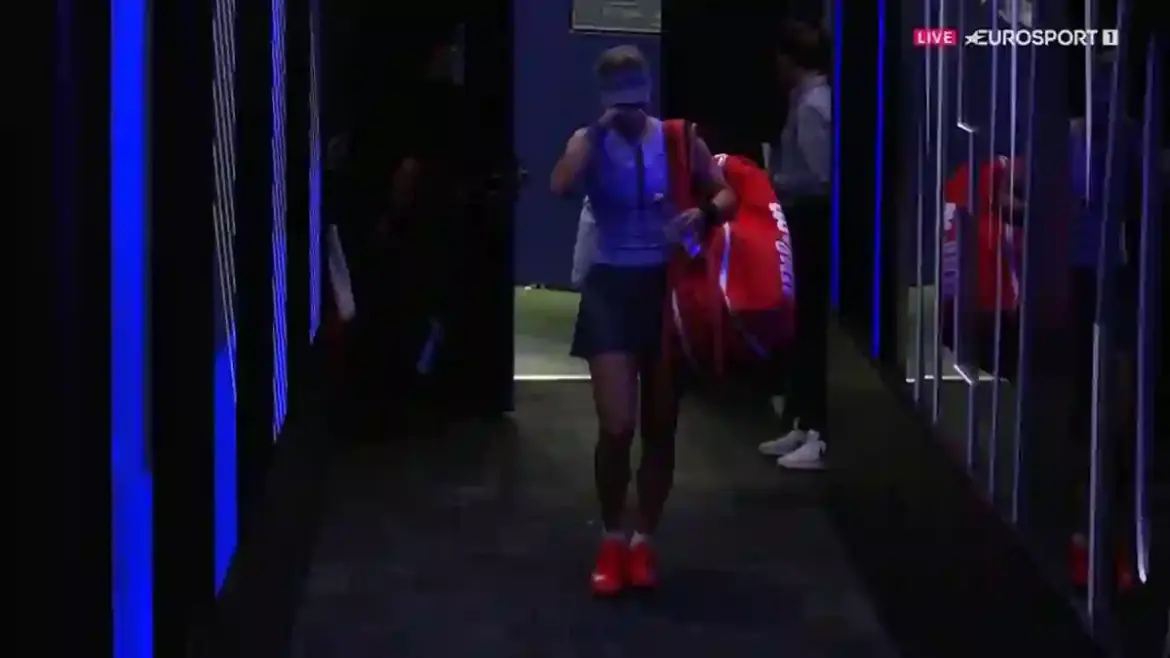 Anna Kalinskaya breaks down in tears after losing to Iga Swiatek in a dramatic third round match at the US Open in New York