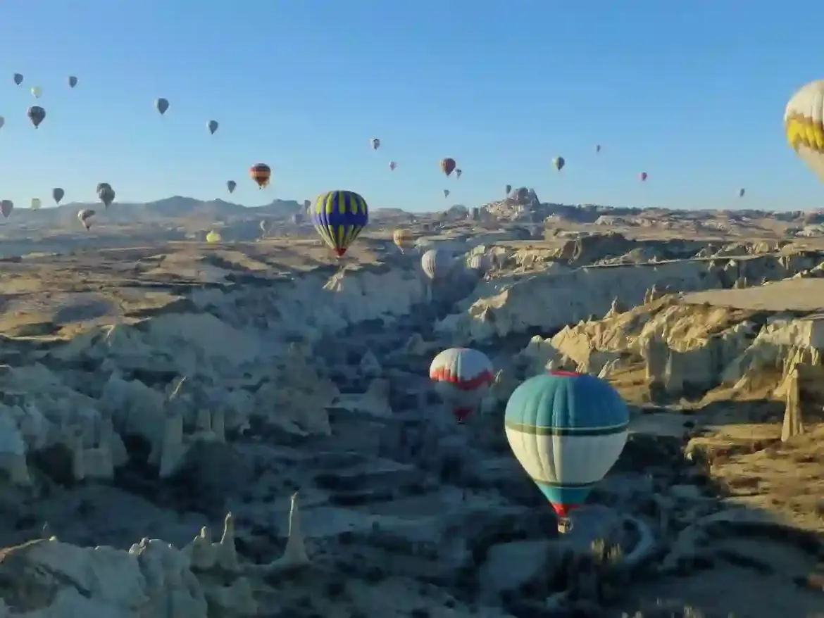 Tourist Faces Criminal Investigation After Dancing on Flagpole and Insulting State Symbols at Cappadocia Landmark in Turkey