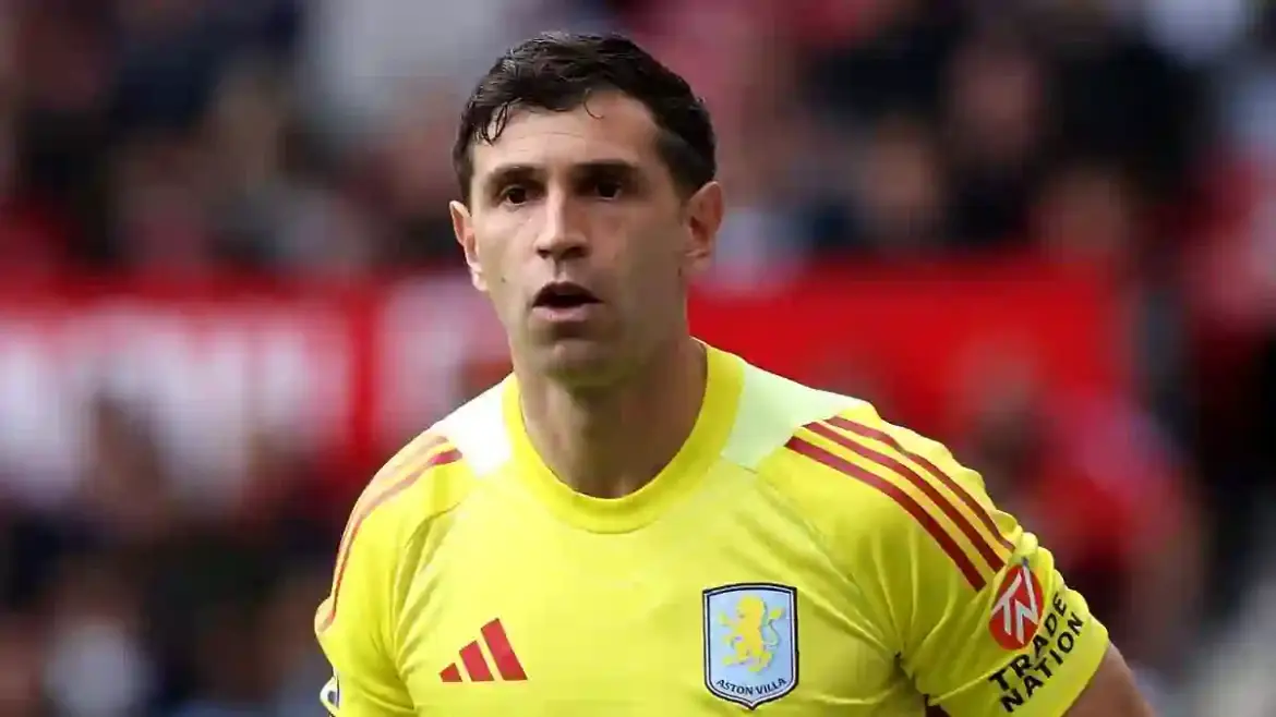 Emiliano Martinez misses Aston Villa squad at Selhurst Park as Manchester United push transfer talks in London