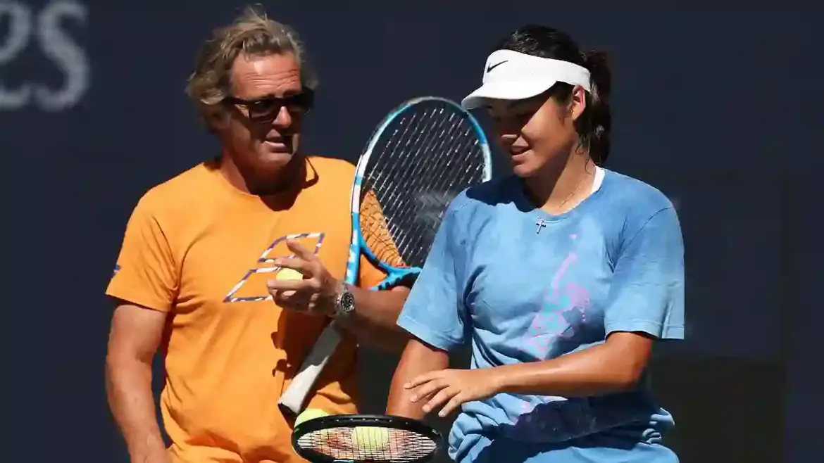 Emma Raducanu strengthens her on-court performance by working closely with experienced coach Francis Roig in New York
