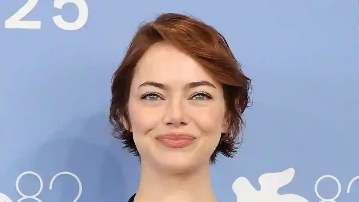 Emma Stone Reveals She Believes in Aliens While Promoting Bugonia at Venice Film Festival