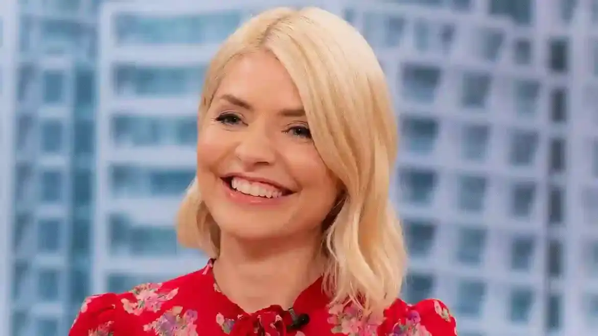 Holly Willoughby Shows Off Chic New Look for Wylde Moon Campaign While Promoting Perfume Sale on Instagram