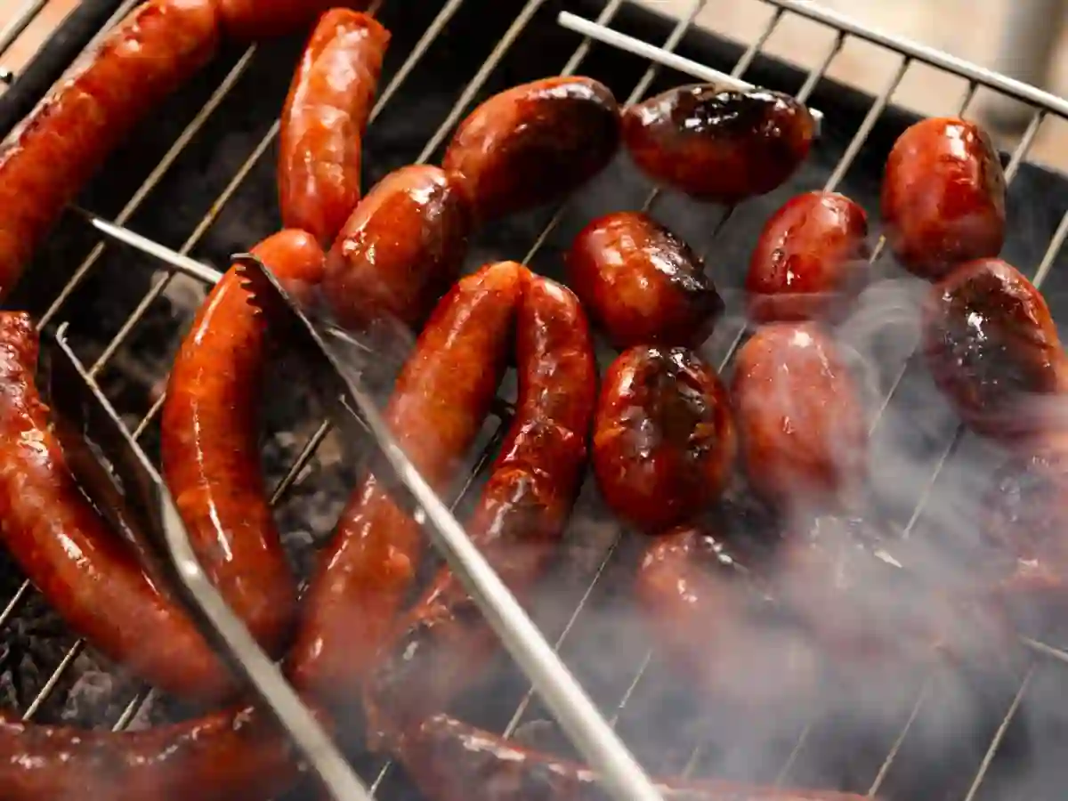 Nutritionist Maria Schwabauer warns people in Russia to stop eating sausages pastries and fried foods if they want to protect their waistline