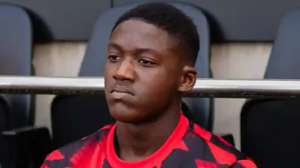 Napoli Emerge as Surprising Contenders to Sign Manchester United Midfielder Kobbie Mainoo in Italy