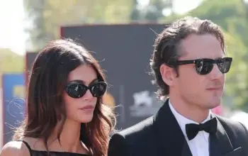 Braless Kaia