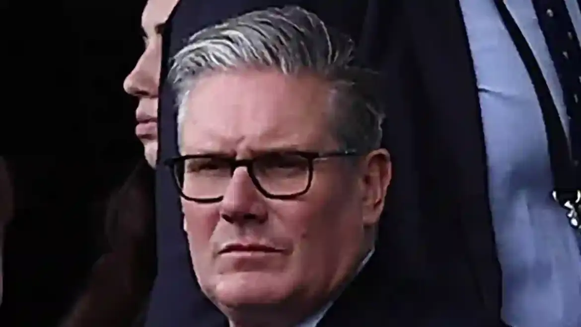 Chelsea Fans Direct Expletive-Laden Chants at Prime Minister Sir Keir Starmer During Match Against Brentford in London