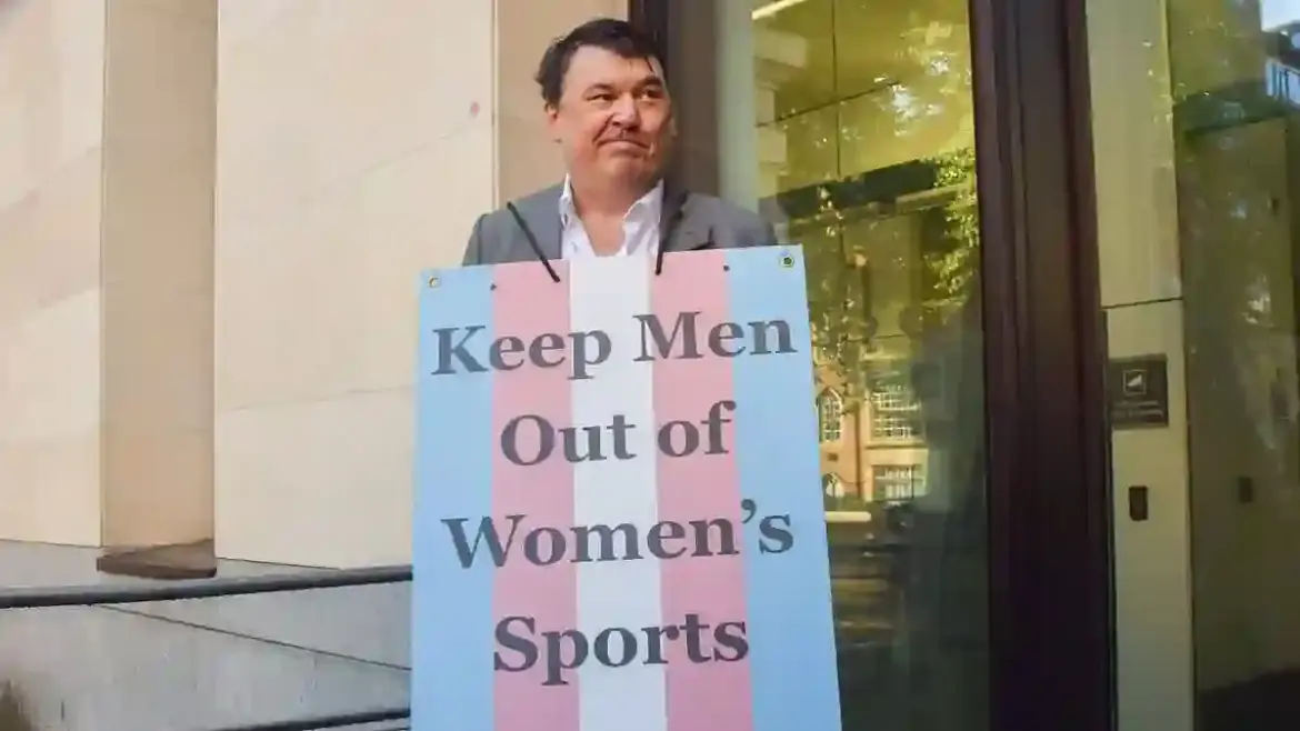 Graham Linehan flees Britain and settles in Scottsdale Arizona as he rebuilds his comedy career after free speech battles