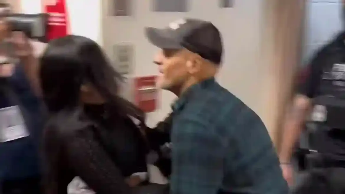 ICE Agents Forcefully Detain Woman in Front of Children During New York City Immigration Arrest