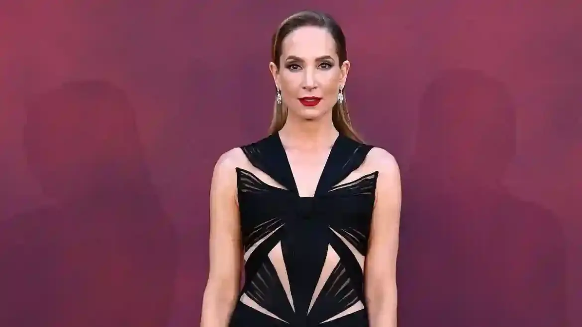 Joanne Froggatt leads the glamour as Downton Abbey stars celebrate the Grand Finale premiere in London’s Leicester Square