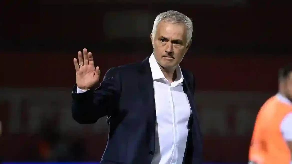 Jose Mourinho Inspires Benfica Squad with Rousing Pre-Match Speech Ahead of Winning Return in Vila das Aves
