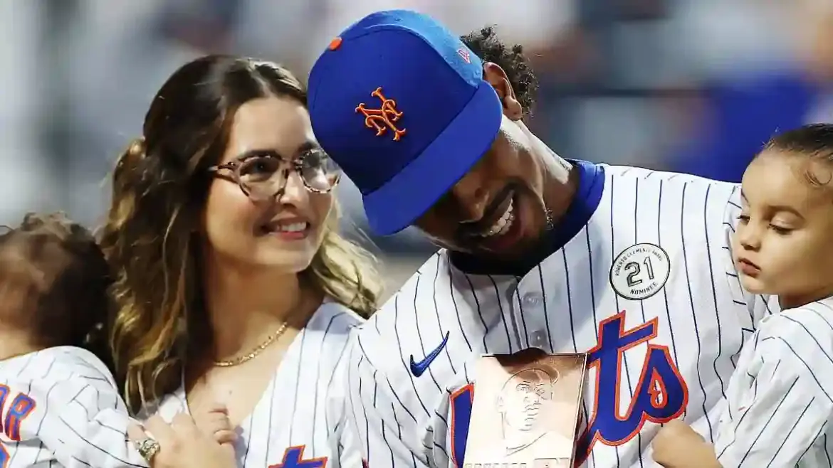 Katia Reguero wows fans with solo violin rendition of US national anthem at Citi Field as Francisco Lindor watches proudly