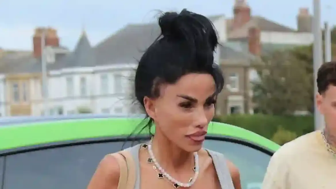 Katie Price stuns fans with dramatic weight loss and eye injury while kicking off tour with Kerry Katona in Fleetwood