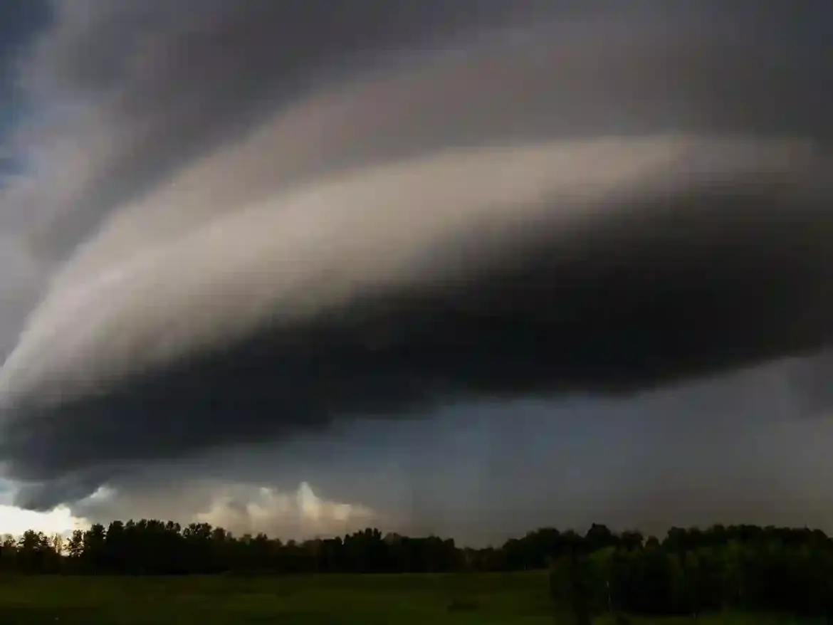 Residents watch rare cloud tsunami roll across the skies in Khabarovsk Russia as dramatic wall of storm clouds sparks awe and fear