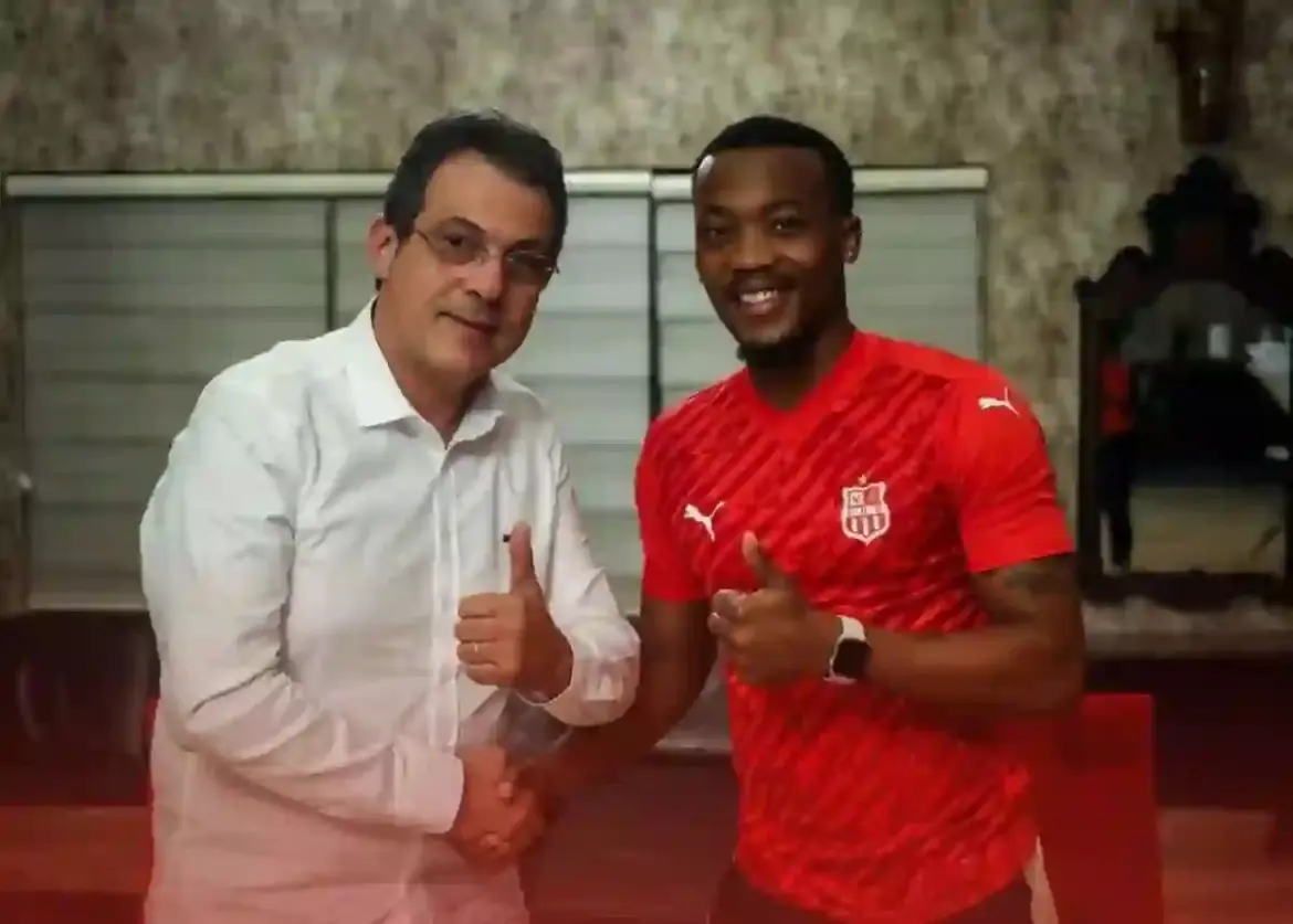 Kaizer Chiefs announce the signing of Khanyisa Mayo on a one-year loan deal in South Africa after leaving Algeria