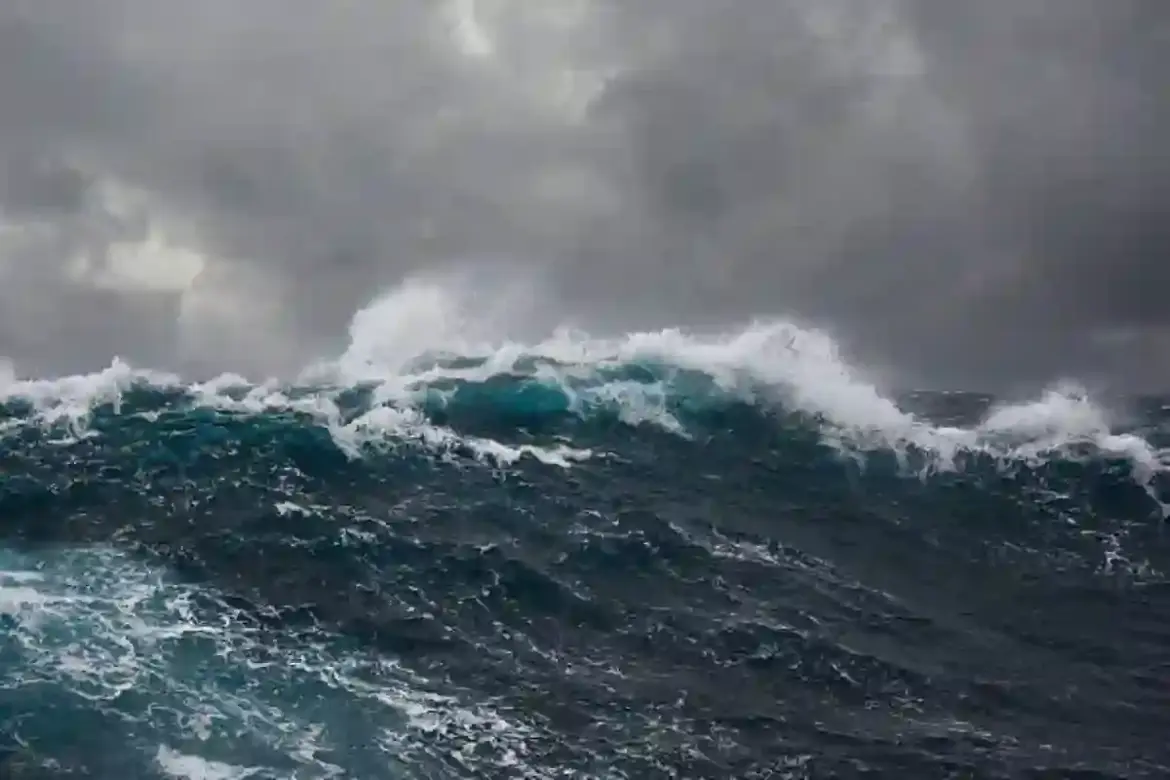 KwaZulu-Natal Residents Brace for Cold Front as Weather Service Warns of Strong Winds and Damaging Coastal Waves