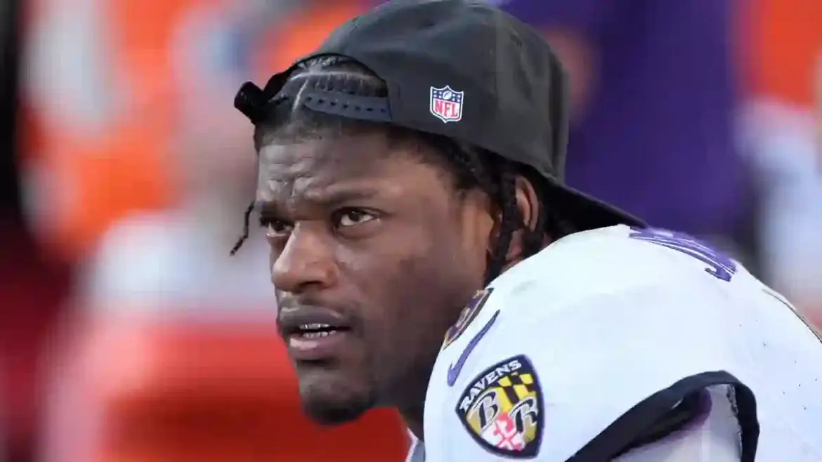 Lamar Jackson Hobbles Out of Baltimore Ravens Game Against Kansas City Chiefs With Hamstring Injury Leaving Team Reeling in Arrowhead Stadium