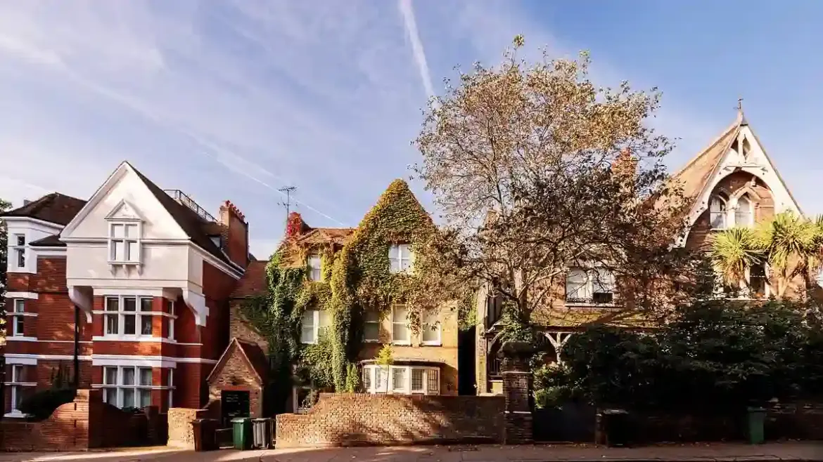 London Mothers Reveal How They Rekindle Their Partying Habits and Use Recreational Drugs in North London Townhouses