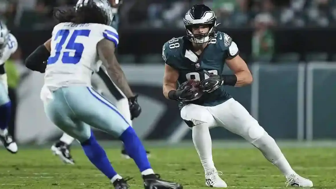 Lightning suspends NFL season opener between Philadelphia Eagles and Dallas Cowboys at Lincoln Financial Field in dramatic third quarter