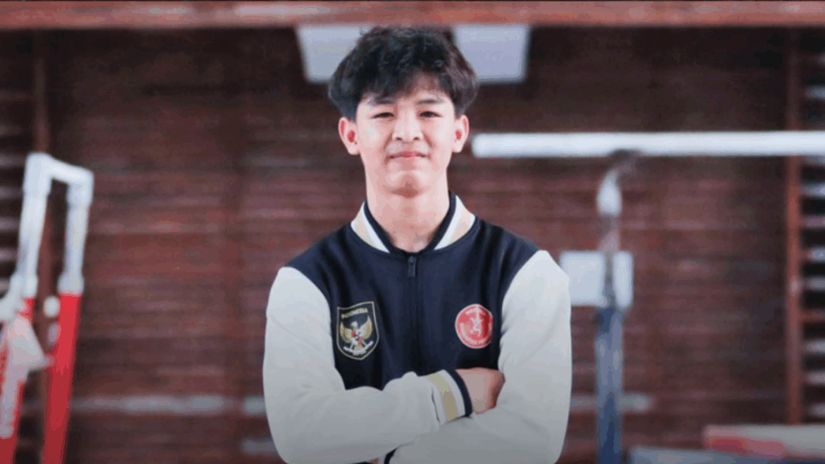 Young Indonesian athlete loses his life following a tragic fall into a foam pit while practicing a horizontal bar routine in Penza Russia