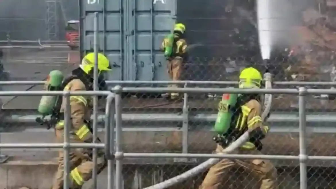 Firefighters Battle Massive Blaze at Opal Paper Mill in Sydney’s Eastern Suburbs as Smoke Blankets Local Area