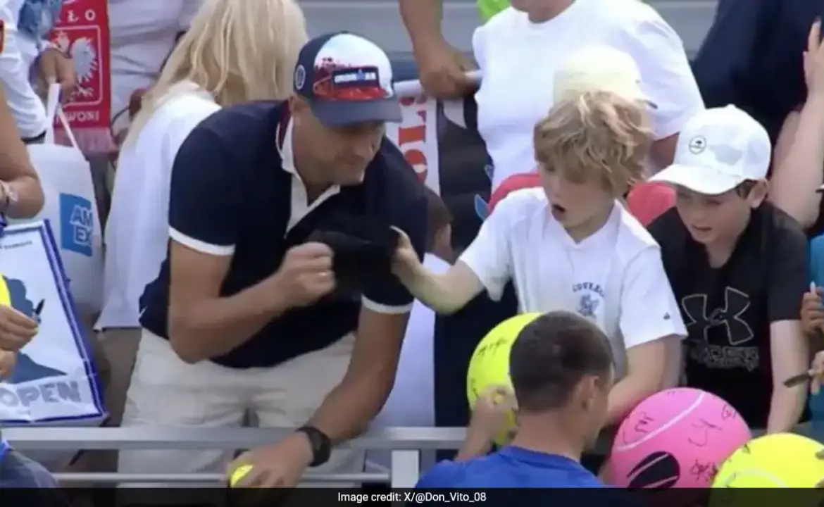Millionaire CEO Piotr Szczerek issues emotional apology after taking a young fan’s souvenir hat during Kamil Majchrzak’s US Open match in New York