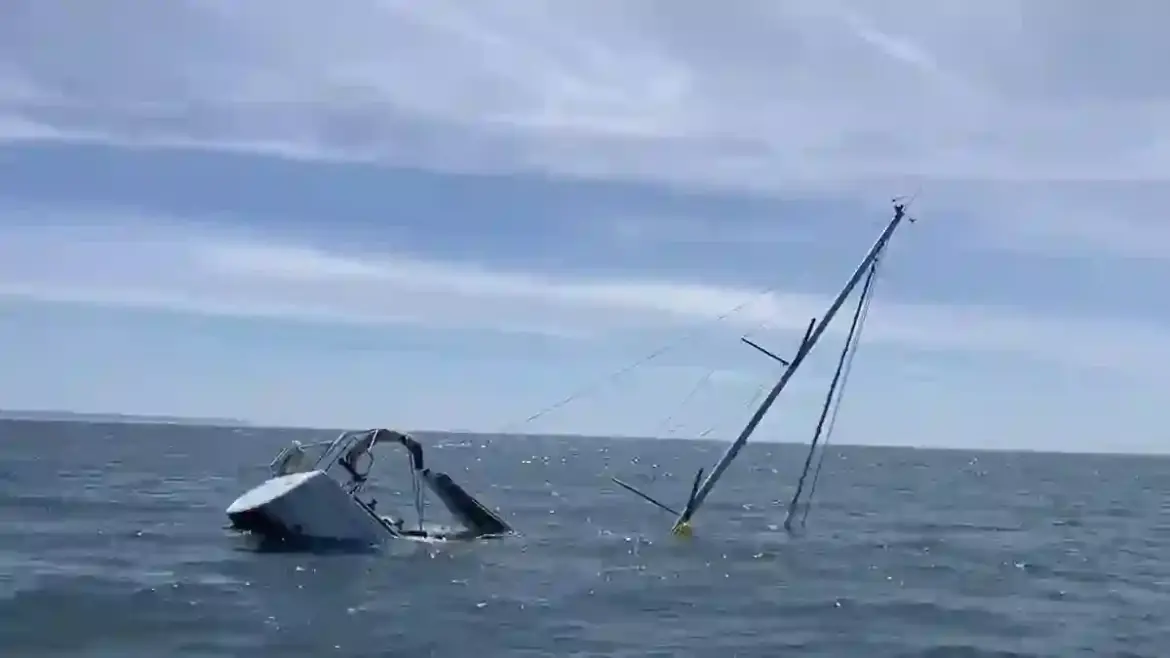 Portuguese coast guard rescues stranded sailors after aggressive orcas ram tourist sailboat near Costa da Caparica