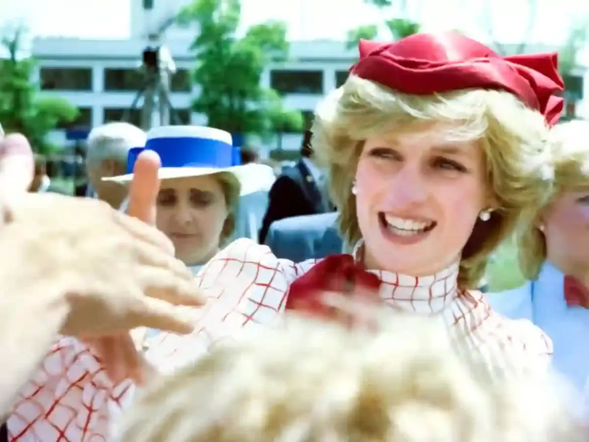 Princess Diana’s 1980s Kitten Heel Boots Make a Stylish Comeback as Fashion Trend Sweeps Through Autumn 2025 in Global Runways