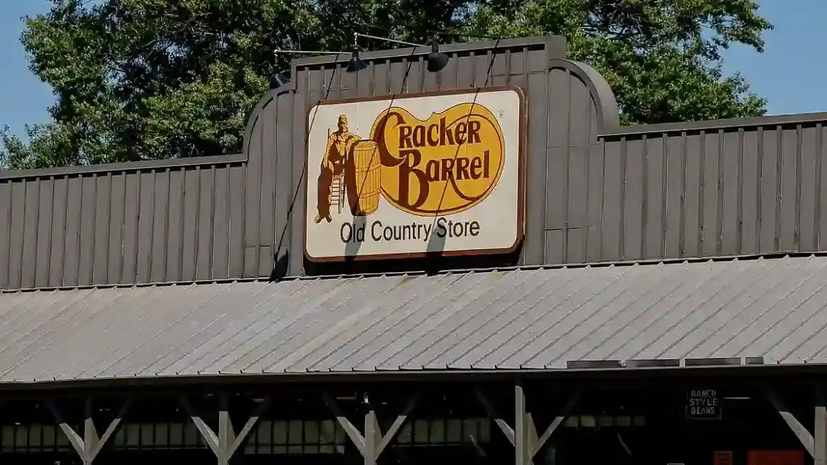 Former Cracker Barrel waitress Roberta Mendez alleges racial harassment and retaliation by management at Tennessee restaurant