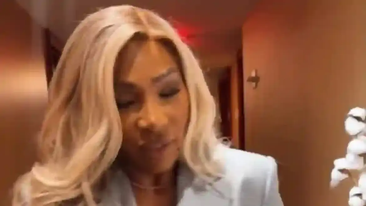 Serena Williams Expresses Discomfort Over Cotton Decoration While Walking Through New York City Hotel Hallway